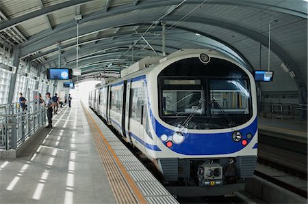 front of train and platform people - City Link Train in Station, Bangkok Thailand Stock Photo - Rights-Managed, Code: 700-03586693