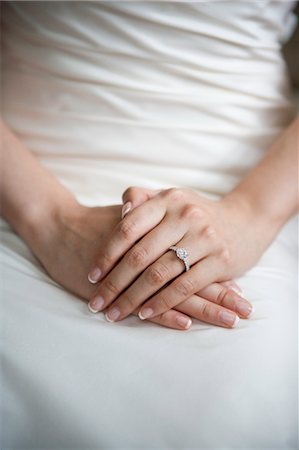 ring hand woman - Bride's Hands with Engagement Ring Foto de stock - Con derechos protegidos, Código: 700-03587158