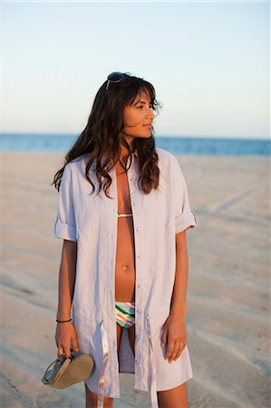 simsearch:700-05947891,k - Femme sur la plage au coucher du soleil, près de Cabo Pulmo, Baja California Sur, Mexique Photographie de stock - Rights-Managed, Code: 700-03616025