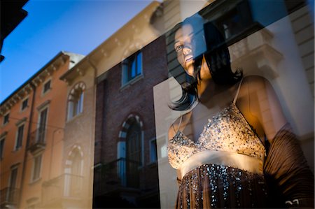 simsearch:700-03696805,k - Mannequin in Store Window, Verona, Veneto, Italy Stock Photo - Rights-Managed, Code: 700-03644448