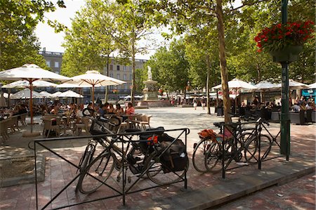 patio umbrella - Carcassonne, Aude, Languedoc Roussillon, France Stock Photo - Rights-Managed, Code: 700-03644733