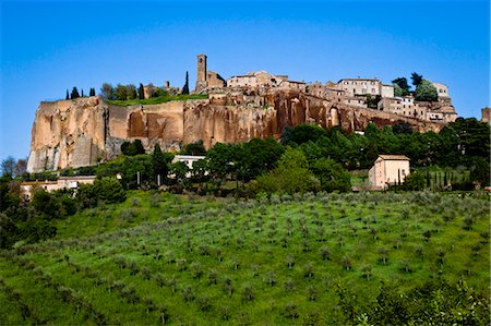 edificio agricolo - View of Orvieto, Umbria, Italy Fotografie stock - Rights-Managed, Codice: 700-03641192