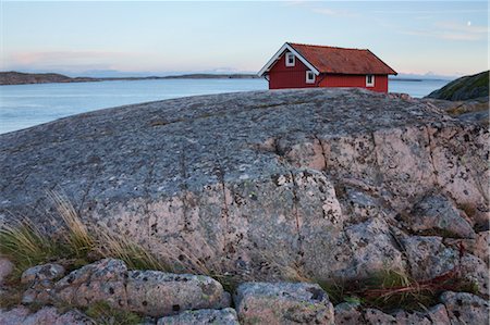 Red Wooden Hut, Bohuslaen, Sweden Foto de stock - Con derechos protegidos, Código: 700-03659268