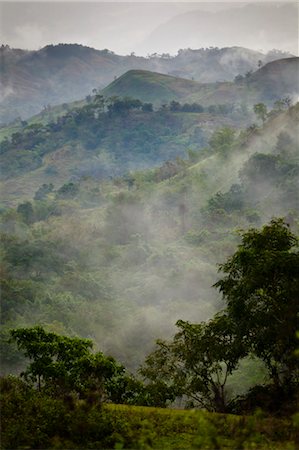 Mist and Mountains, Lapale, Sumba, Indonesia Foto de stock - Con derechos protegidos, Código: 700-03665821