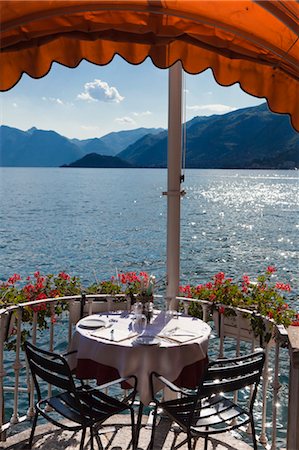 patio umbrella - Bellagio, Lake Como, Province of Como, Lombardy, Italy Foto de stock - Con derechos protegidos, Código: 700-03660174