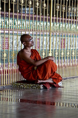 fenced in - Monk at Chaukhtatgyi Temple, Rangoon, Myanmar Stock Photo - Rights-Managed, Code: 700-03685824