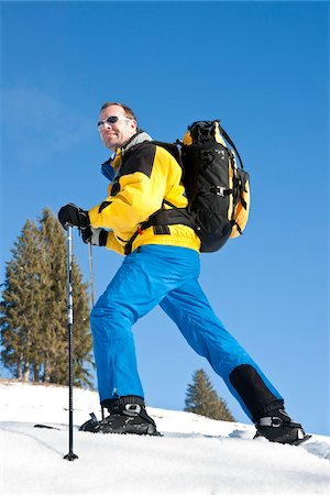 explorer - Man Snowshoeing Foto de stock - Con derechos protegidos, Código: 700-03739232