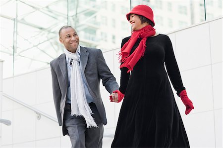 pareja heterosexual - Couple Walking Outdoors in Urban Setting Foto de stock - Con derechos protegidos, Código: 700-03762760