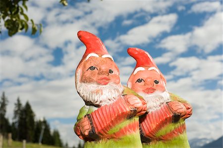 salzburg land - Two Garden Gnomes Against Cloudy Blue Sky Foto de stock - Con derechos protegidos, Código: 700-03777747