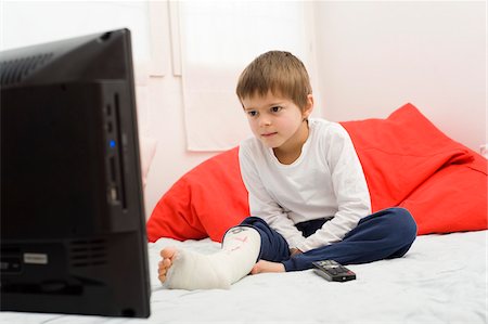 simsearch:700-03768690,k - Boy with Cast on Leg Watching TV Stock Photo - Rights-Managed, Code: 700-03777768