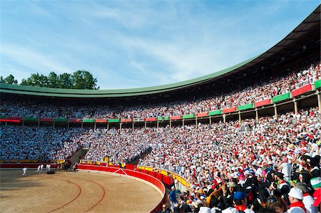 spanish ethnicity (female) - Spectators at Bullring, Fiesta de San Fermin, Pamplona, Navarre, Spain Stock Photo - Rights-Managed, Code: 700-03805441