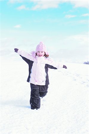 Girl Running in Snow Foto de stock - Con derechos protegidos, Código: 700-03814447