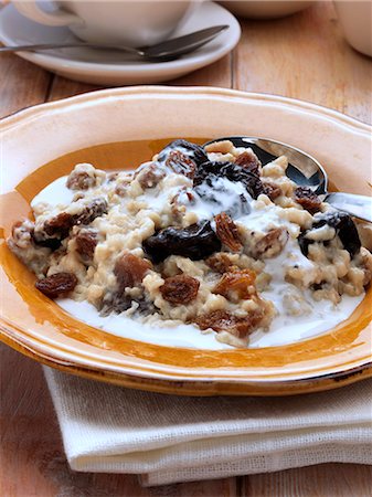 simsearch:824-07586191,k - Porridge and fruit vegetarian breakfast Stock Photo - Rights-Managed, Code: 824-07585898