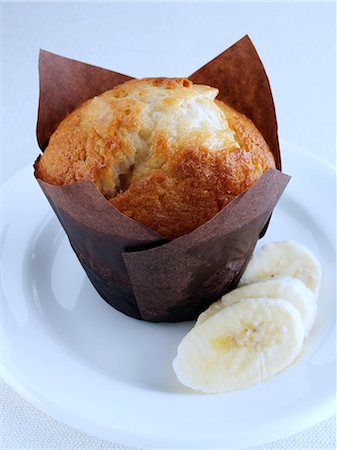 simsearch:824-07586191,k - Banana muffin with fruit on a white plate Stock Photo - Rights-Managed, Code: 824-07585984