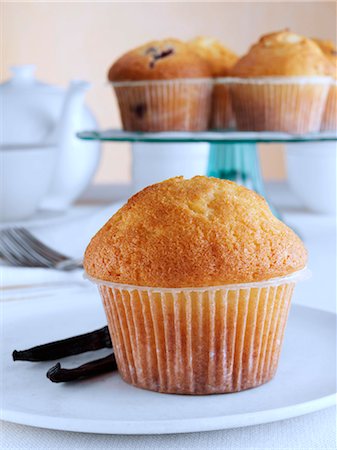simsearch:824-07586191,k - Breakfast vanilla muffin with pods and tea set Stock Photo - Rights-Managed, Code: 824-07585991