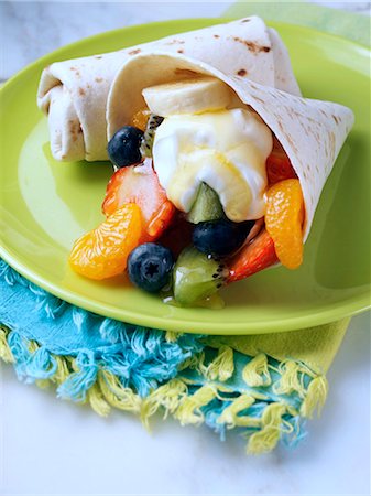 simsearch:824-07586355,k - Fruit burritos Stock Photo - Rights-Managed, Code: 824-07586018