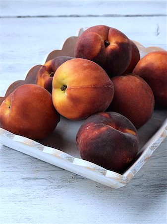 simsearch:824-07586124,k - A bowl of ripe peaches Stock Photo - Rights-Managed, Code: 824-07586164
