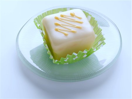 simsearch:824-07586191,k - Fondant fancy Stock Photo - Rights-Managed, Code: 824-07586187