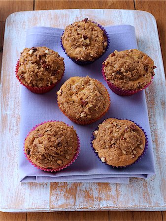 simsearch:824-07586191,k - Cranberry walnut crumb cupcakes Stock Photo - Rights-Managed, Code: 824-07586267