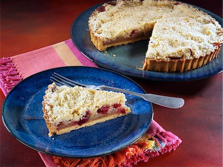 simsearch:824-07586191,k - Apple cranberry crumble pie Stock Photo - Rights-Managed, Code: 824-07586374