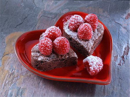 Valentines Day brownies Foto de stock - Con derechos protegidos, Código: 824-07586372