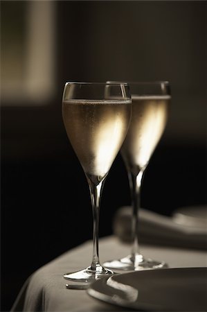 simsearch:825-05985931,k - Two glasses of Champagne Stock Photo - Rights-Managed, Code: 825-05814273