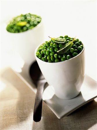 pot light - Peas with freash mint Stock Photo - Rights-Managed, Code: 825-05811973