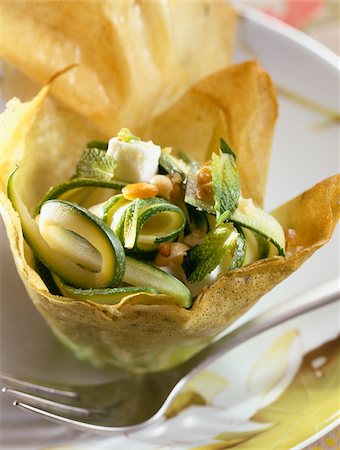 simsearch:825-05814612,k - Flower-shaped filo pastry filled with courgettes Stock Photo - Rights-Managed, Code: 825-05812087