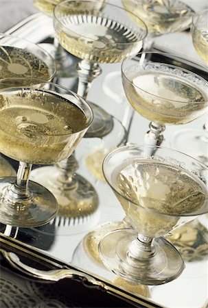 food or drink - Verres de Champagne sur un plateau d'argent Photographie de stock - Rights-Managed, Code: 825-05835823
