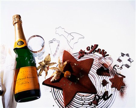 simsearch:825-05985931,k - chocolate cake and champagne Stock Photo - Rights-Managed, Code: 825-05985871