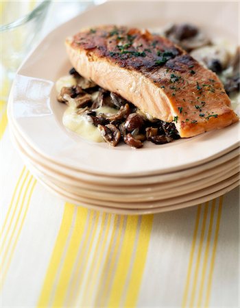 simsearch:825-03627010,k - pan-fried salmon with mushrooms Stock Photo - Rights-Managed, Code: 825-05985979