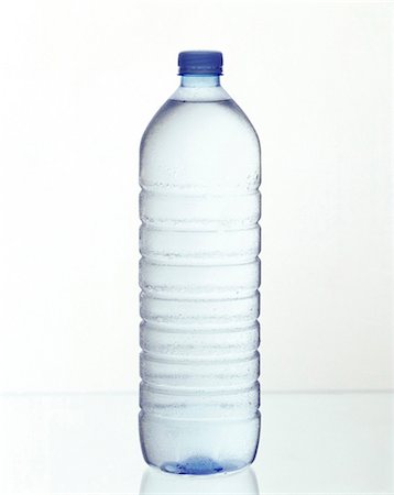 simsearch:825-02306931,k - bottle of water Stock Photo - Rights-Managed, Code: 825-05986009
