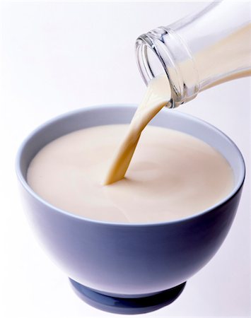 simsearch:825-03628865,k - bottle and bowl of milk Stock Photo - Rights-Managed, Code: 825-05986026