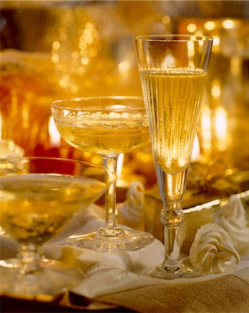 simsearch:825-05985931,k - glasses of champagne Stock Photo - Rights-Managed, Code: 825-05986197