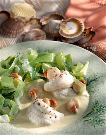 simsearch:825-03627010,k - Fillet of sole and Petoncle scallops with leeks Stock Photo - Rights-Managed, Code: 825-05986458
