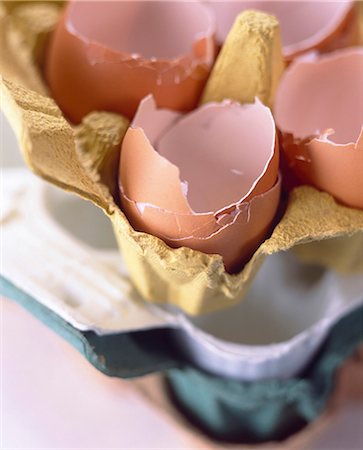 scrap - Egg shells Stock Photo - Rights-Managed, Code: 825-05987135