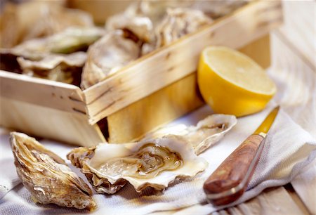 simsearch:825-05812193,k - opening oysters Stock Photo - Rights-Managed, Code: 825-05987634