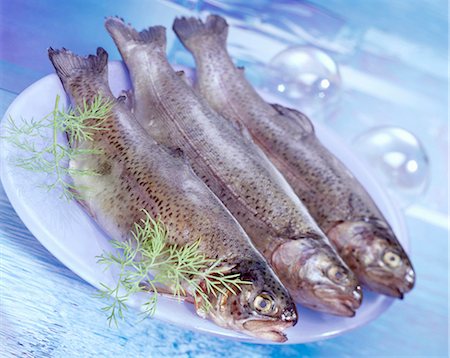 simsearch:825-02306228,k - fresh whole trout Foto de stock - Con derechos protegidos, Código: 825-05987637