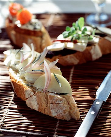 simsearch:825-05814612,k - fromage frais on bread with apple, shallots and rosemary Stock Photo - Rights-Managed, Code: 825-05988482