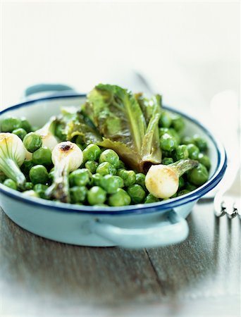 simsearch:825-07649320,k - Peas and lettuce hearts Stock Photo - Rights-Managed, Code: 825-05988783