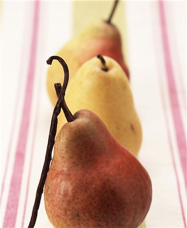 Whole pears and vanilla pod Stock Photo - Rights-Managed, Code: 825-05988989