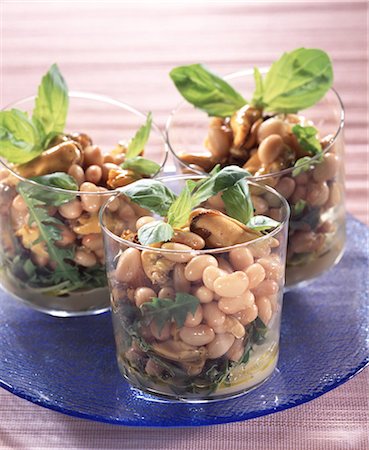 simsearch:825-07649320,k - White bean, mussel and basil salad Stock Photo - Rights-Managed, Code: 825-05989094