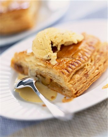 simsearch:825-06315282,k - Mirabelle plum Galette Stock Photo - Rights-Managed, Code: 825-05989566