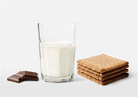 simsearch:825-03628865,k - Glass of milk,squares of chocolate and rich tea biscuits for teatime Stock Photo - Rights-Managed, Code: 825-06046231