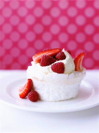 purple subject - Pavlova with strawberries and raspberries Stock Photo - Rights-Managed, Code: 825-06047171