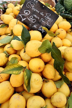 fruit display and price - Lemons on a market stall Stock Photo - Rights-Managed, Code: 825-06048119