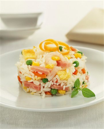 Salade de riz cantonais aux crevettes Photographie de stock - Rights-Managed, Code: 825-06049530