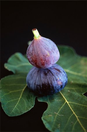 purple subject - Purple figs on fig leaf Stock Photo - Rights-Managed, Code: 825-06315048