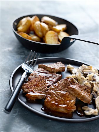 simsearch:652-05807406,k - Sauteed beef with creamy mushrooms,sauteed potatoes Stock Photo - Rights-Managed, Code: 825-06315264