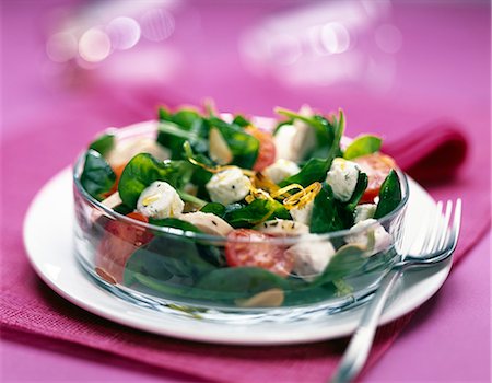 simsearch:825-07522085,k - Tomato,cheese,chicken and baby spinach salad Stock Photo - Rights-Managed, Code: 825-06315683